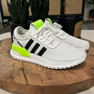 U_Path White Black Green Youth 5.5 (fits Women 7)